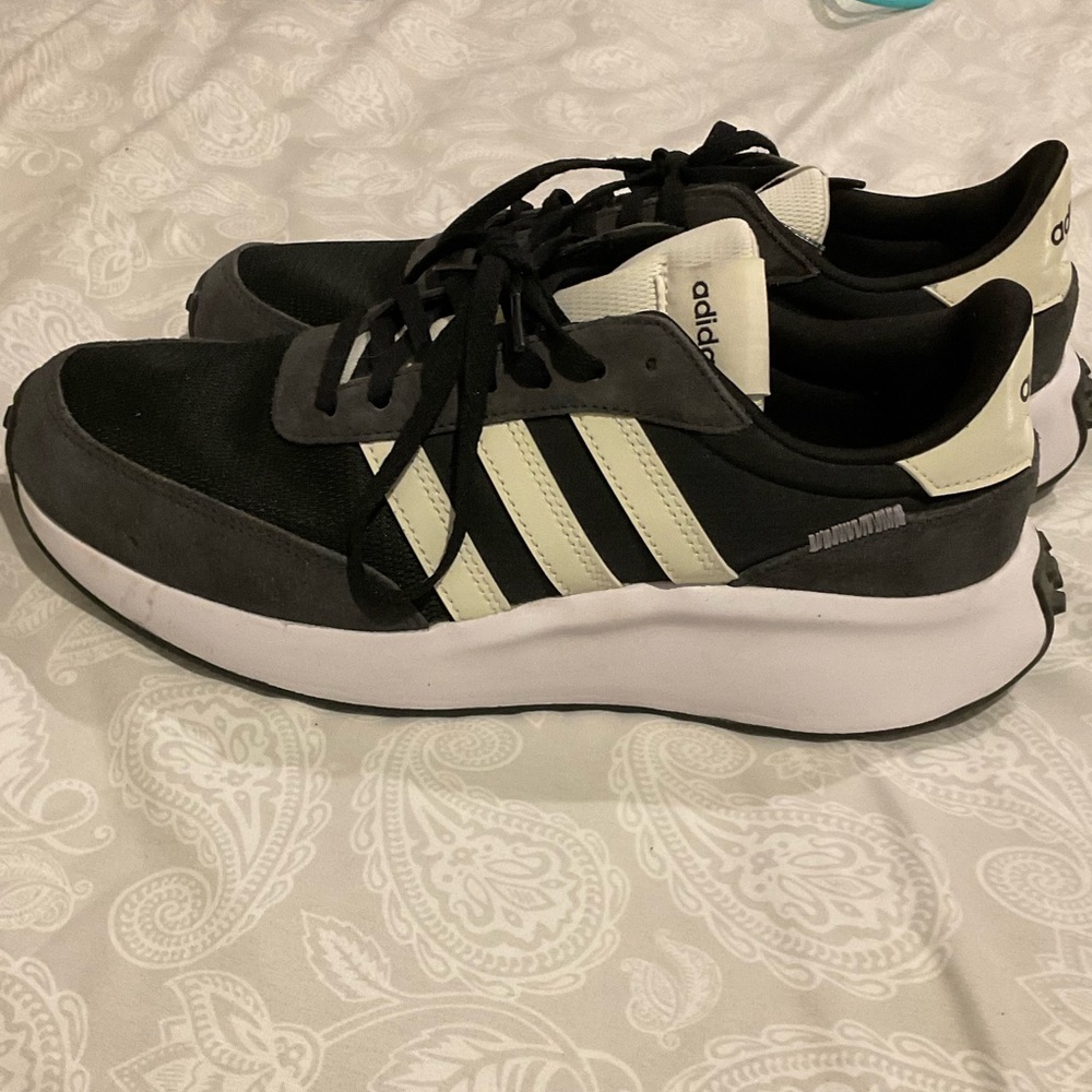 Adidas Run 70s Sneaker